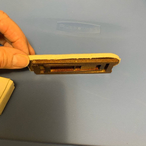 New Vintage Dollhouse Accessories, 3 pcs: Iron Board, Iron, Singer Sew Machine. - Picture 5 of 7